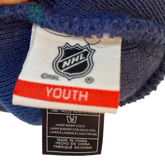 Vancouver Canucks Youth Pom Knit Toque 🥅 NHL official🥅 - Picture 4 of 4